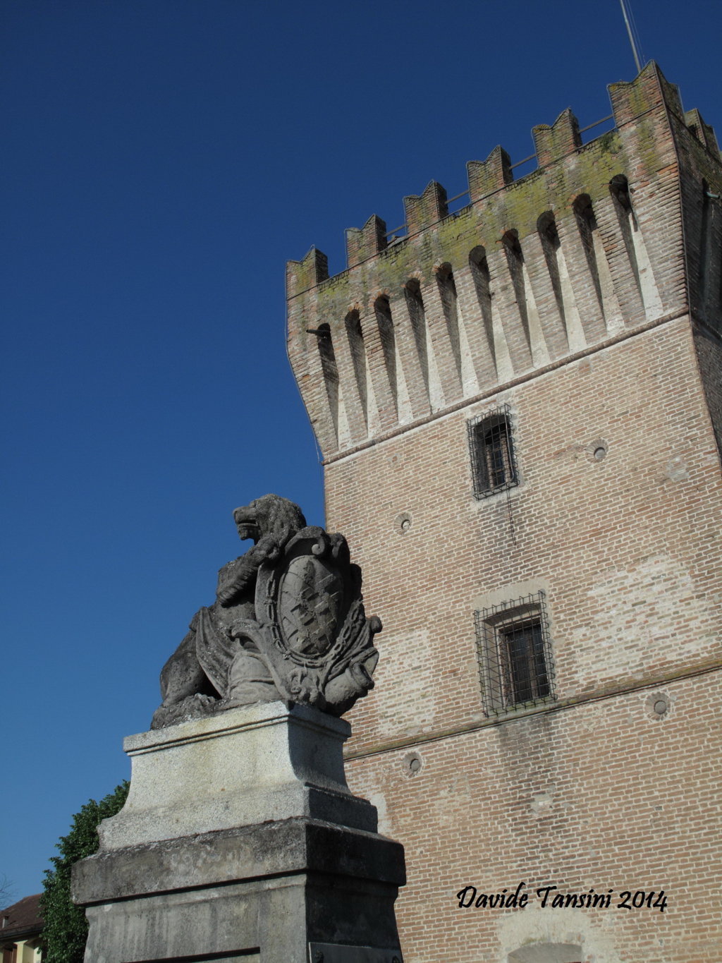 Pizzighettone (Cremona, Lombardia – Italia). Torre del Guado e Leone. Davide. 2014. Fotografia digitale
